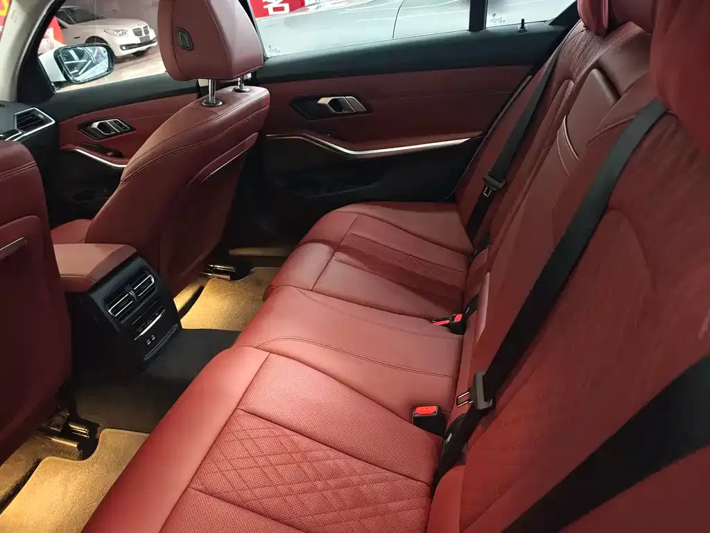 BMW 3 Series 2024 из CN, фото 9