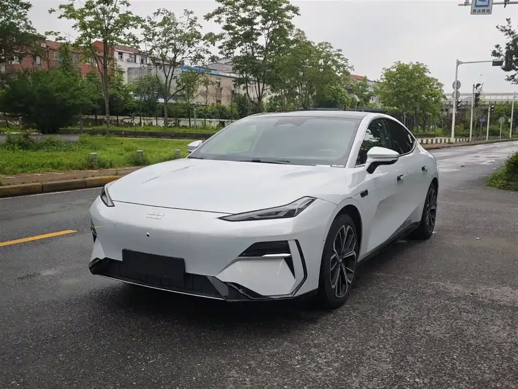 Geely Galaxy E8 — фото 1