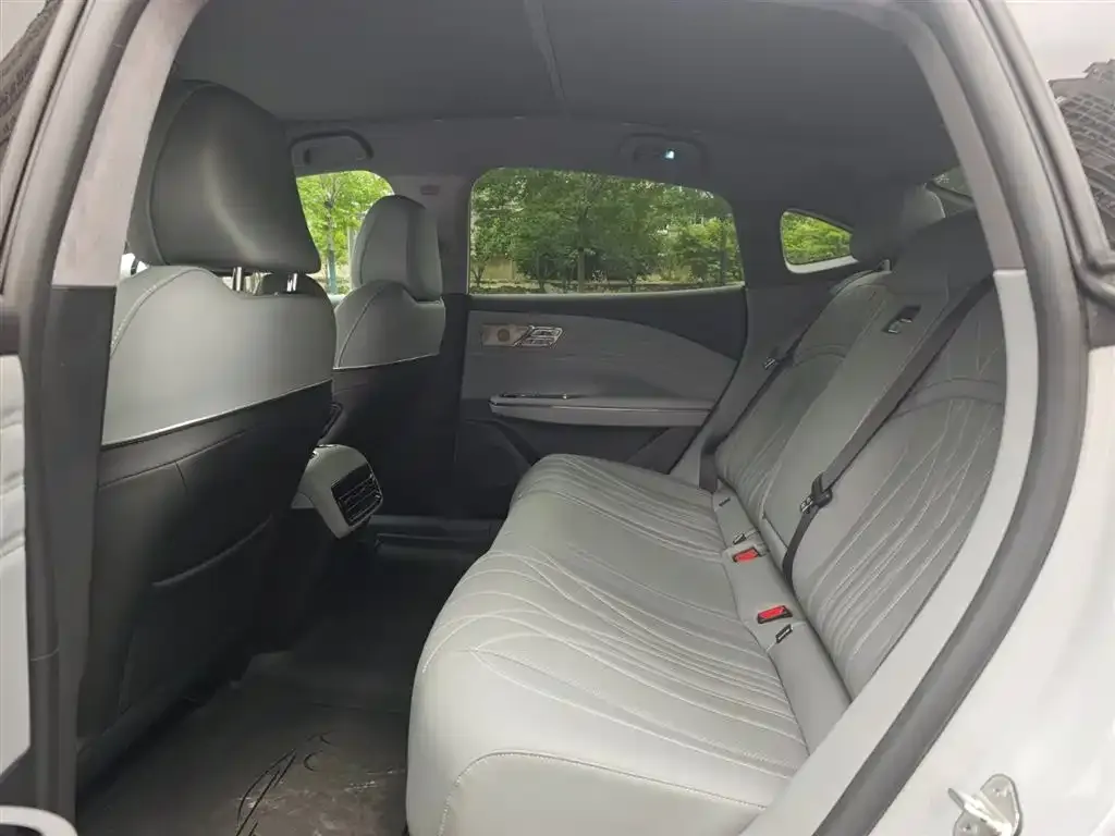Geely Galaxy E8 — фото 10