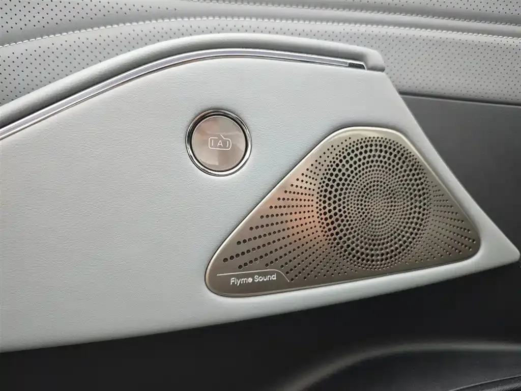 Geely Galaxy E8 — фото 9