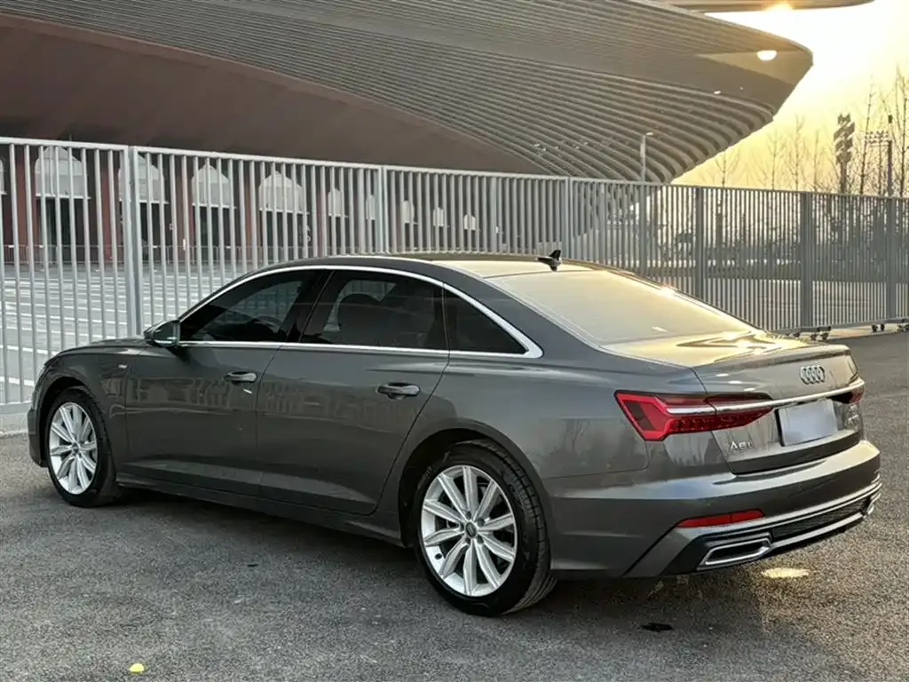 Audi A6L — фото 8