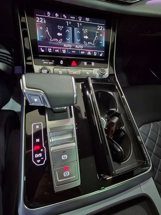 Audi Q8 2025 из KR, фото 2