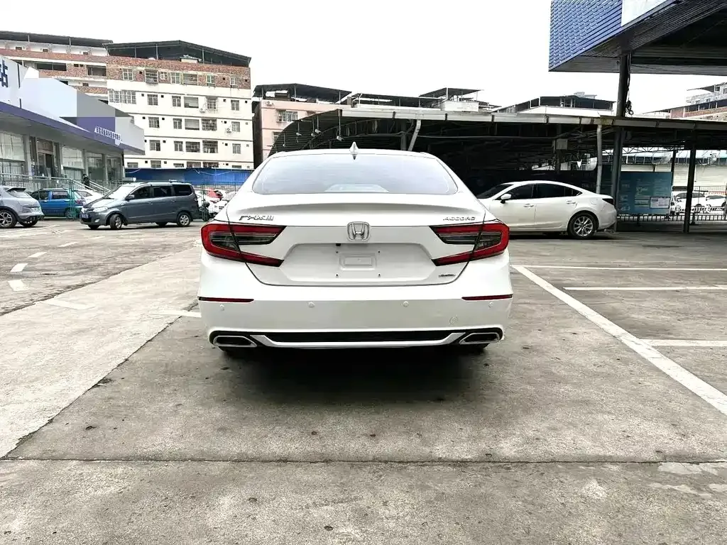 Honda Accord — фото 10