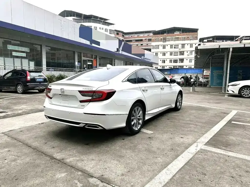 Honda Accord — фото 9