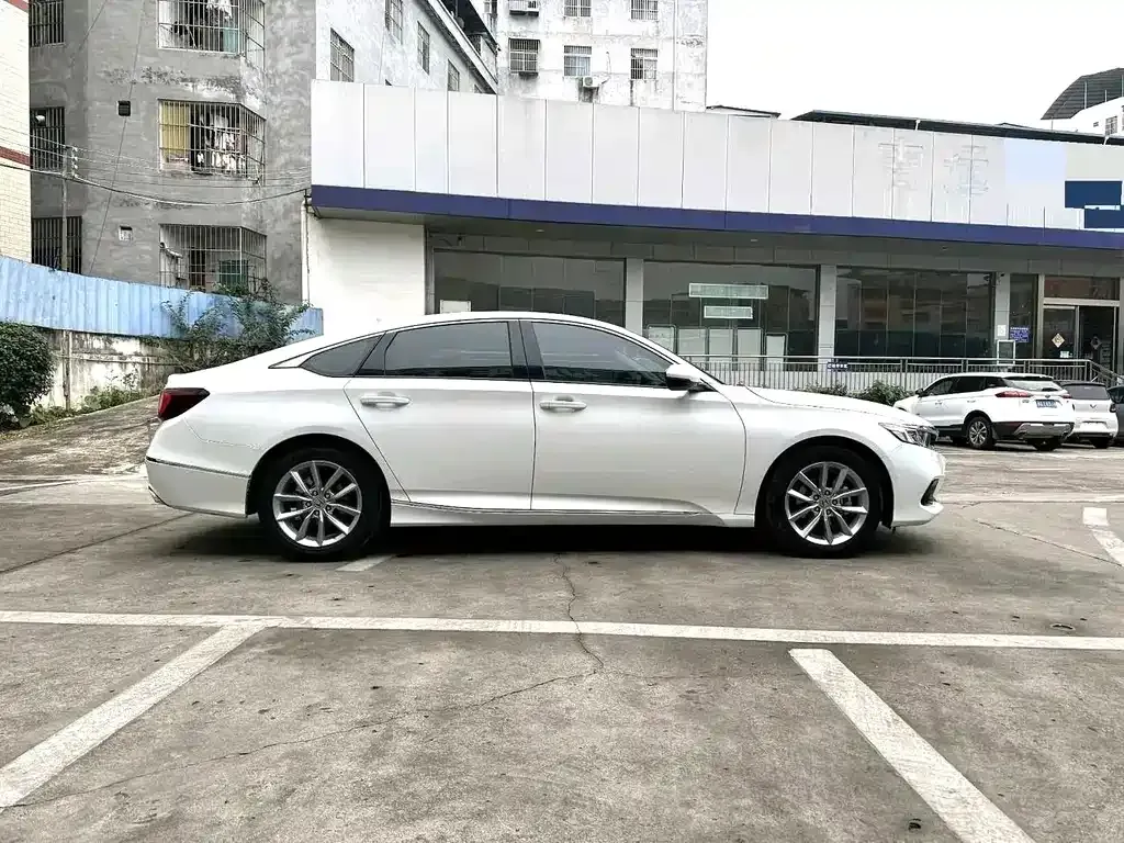 Honda Accord — фото 7
