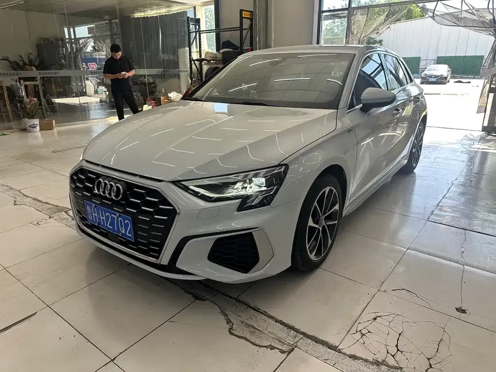 Audi A3 — фото 1
