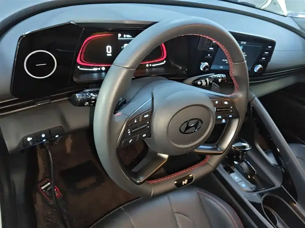 Hyundai Elantra — фото 4