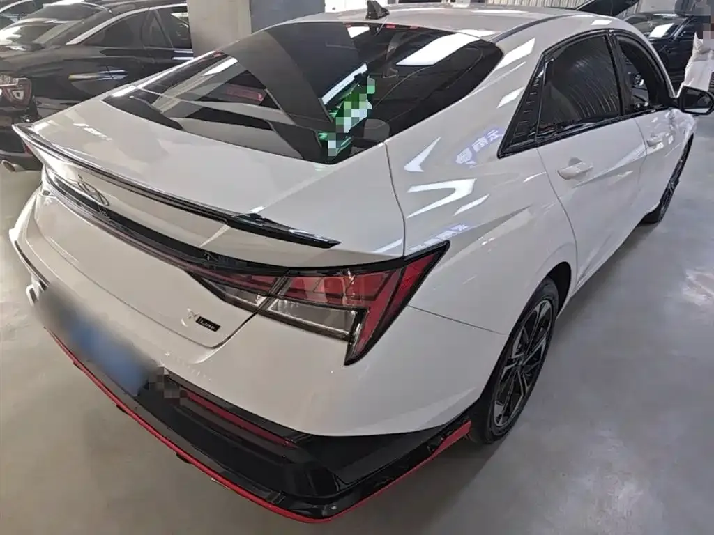 Hyundai Elantra — фото 10
