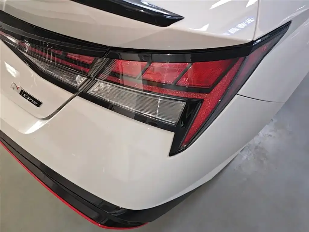 Hyundai Elantra — фото 2