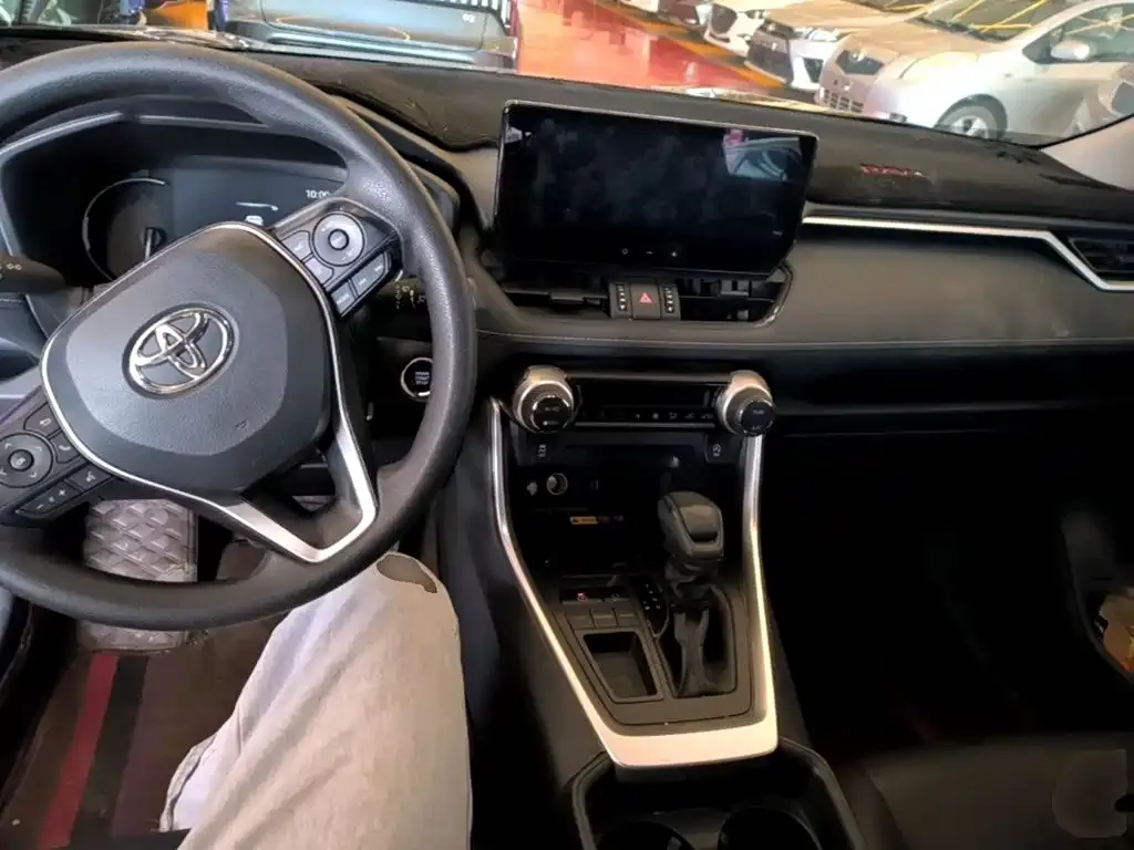 Toyota RAV4 2023 из CN, фото 2