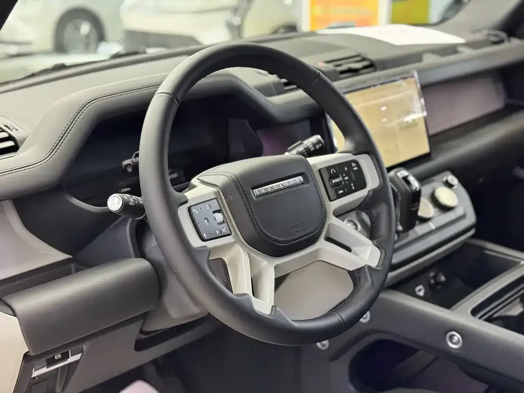 Land Rover Defender — фото 10
