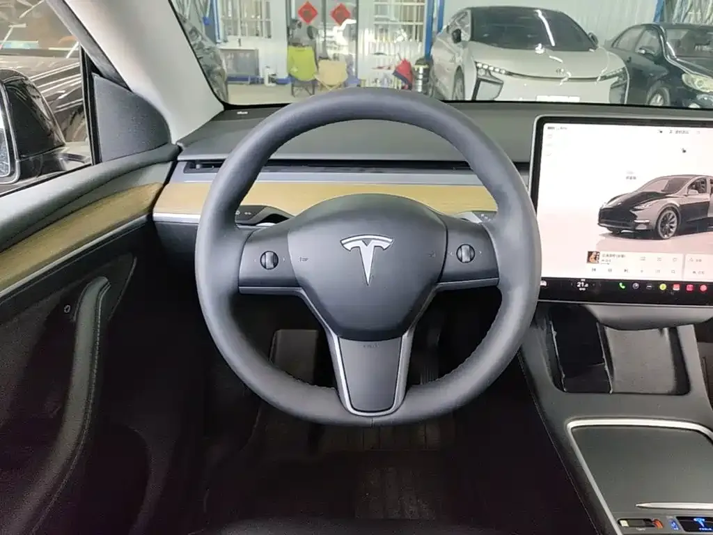 Tesla Model Y — фото 8