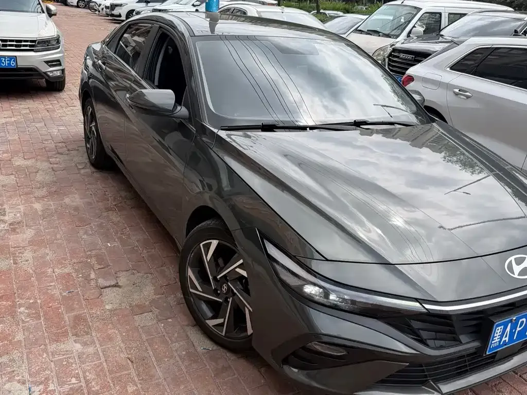 Hyundai Elantra — фото 6
