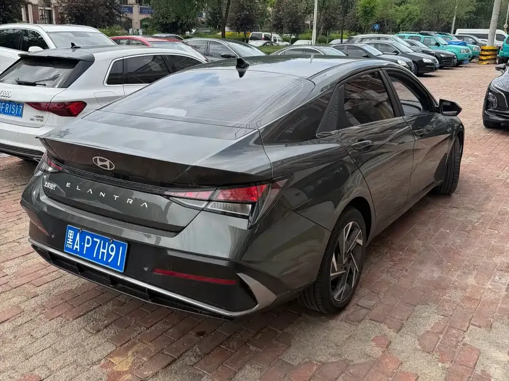 Hyundai Elantra — фото 4