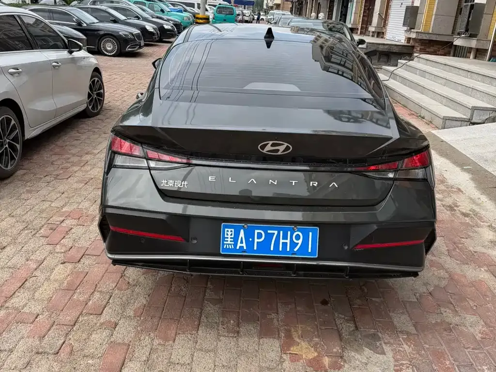 Hyundai Elantra — фото 8