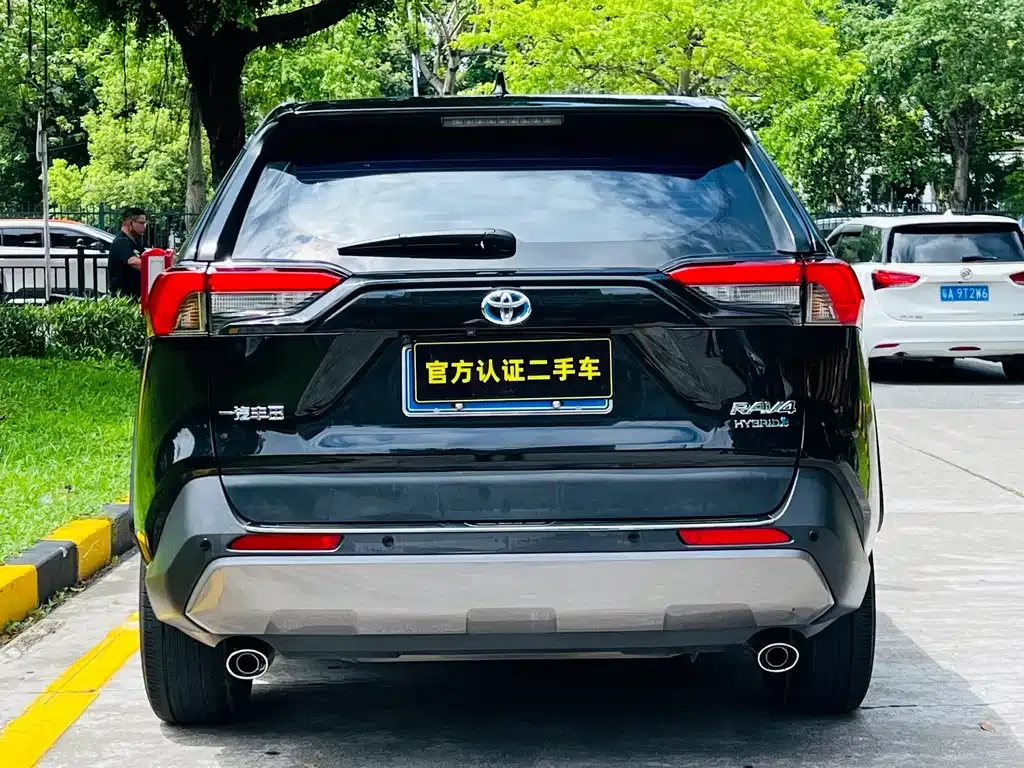 Toyota RAV4 — фото 7