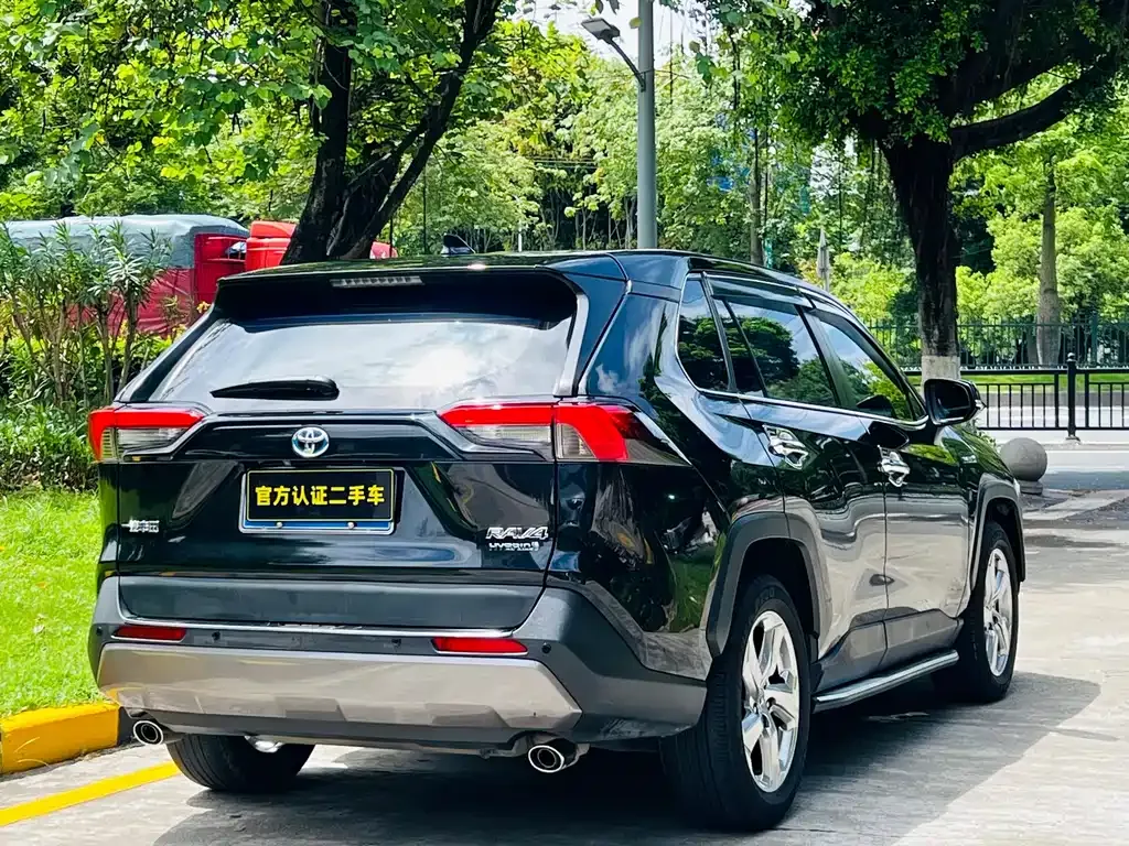 Toyota RAV4 — фото 9