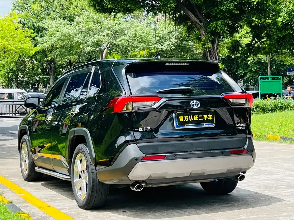 Toyota RAV4 — фото 4