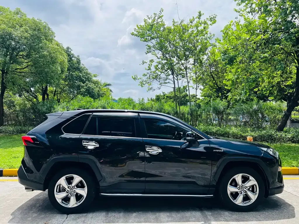 Toyota RAV4 — фото 6