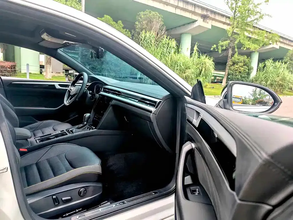 Volkswagen CC 2023 из CN, фото 2