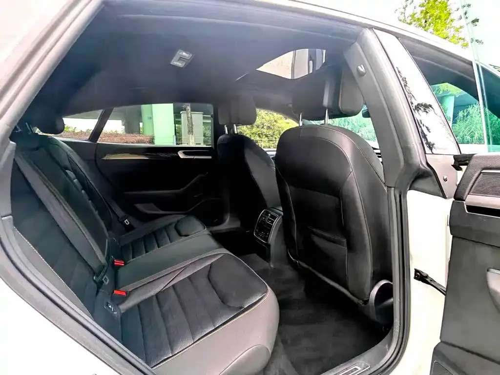 Volkswagen CC 2023 из CN, фото 3