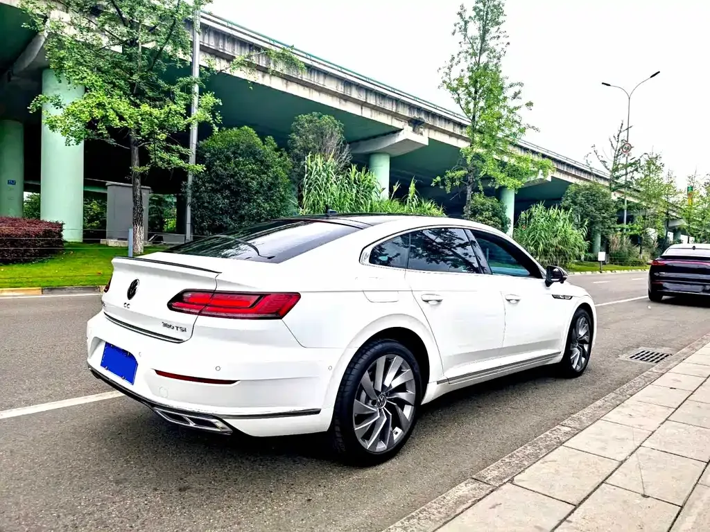 Volkswagen CC 2023 из CN, фото 8