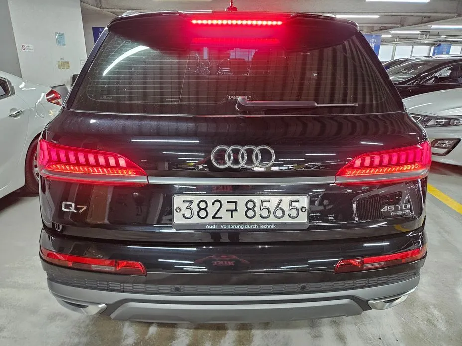 Audi Q7 — фото 6