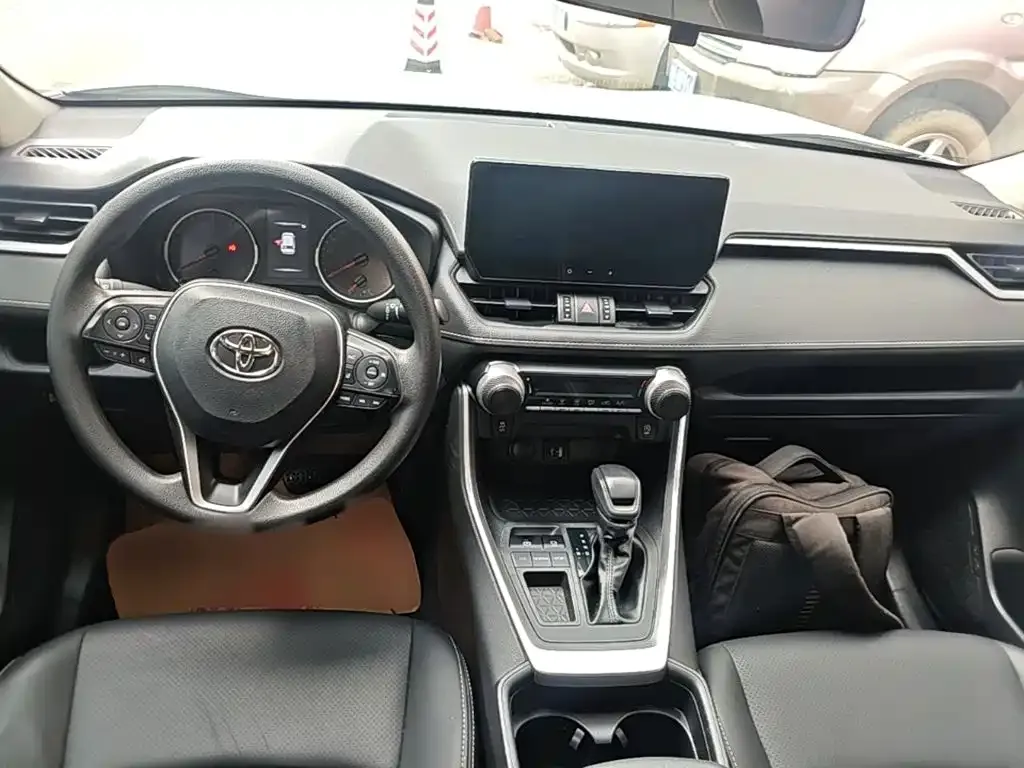 Toyota RAV4 2023 из CN, фото 10