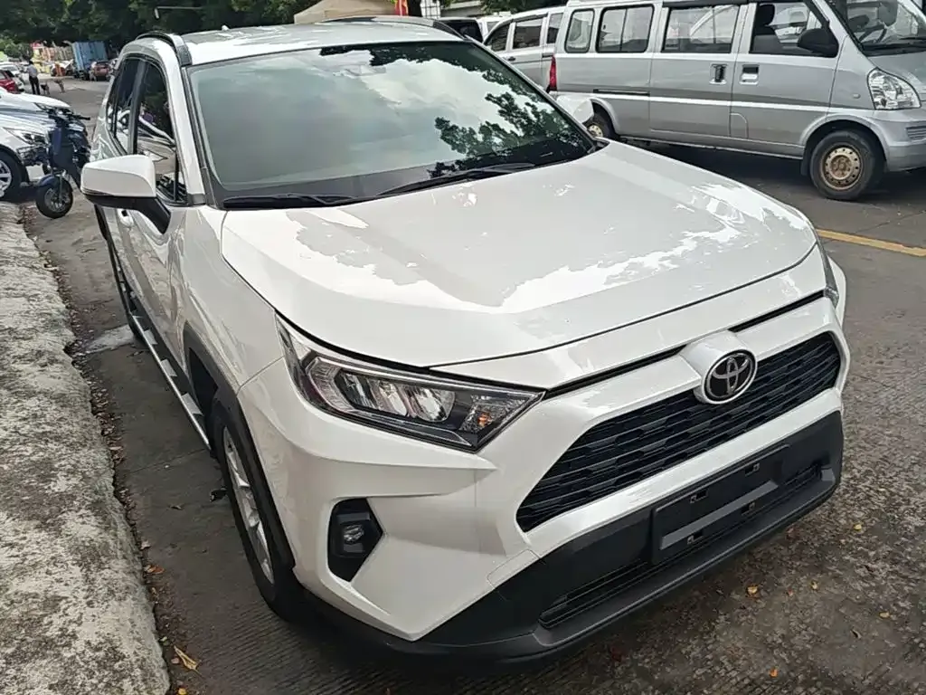 Toyota RAV4 2023 из CN, фото 5
