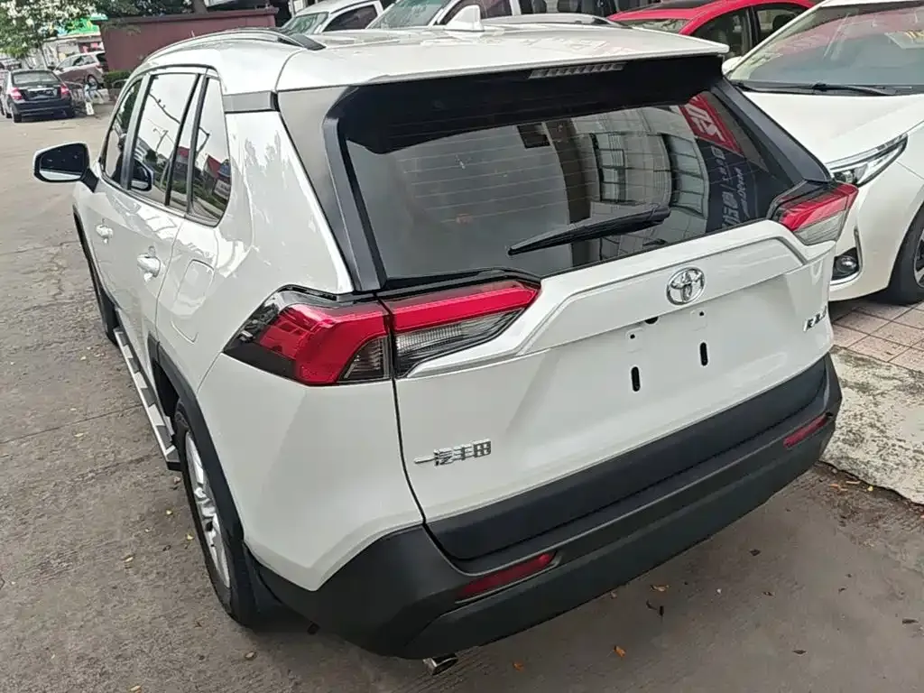 Toyota RAV4 2023 из CN, фото 9