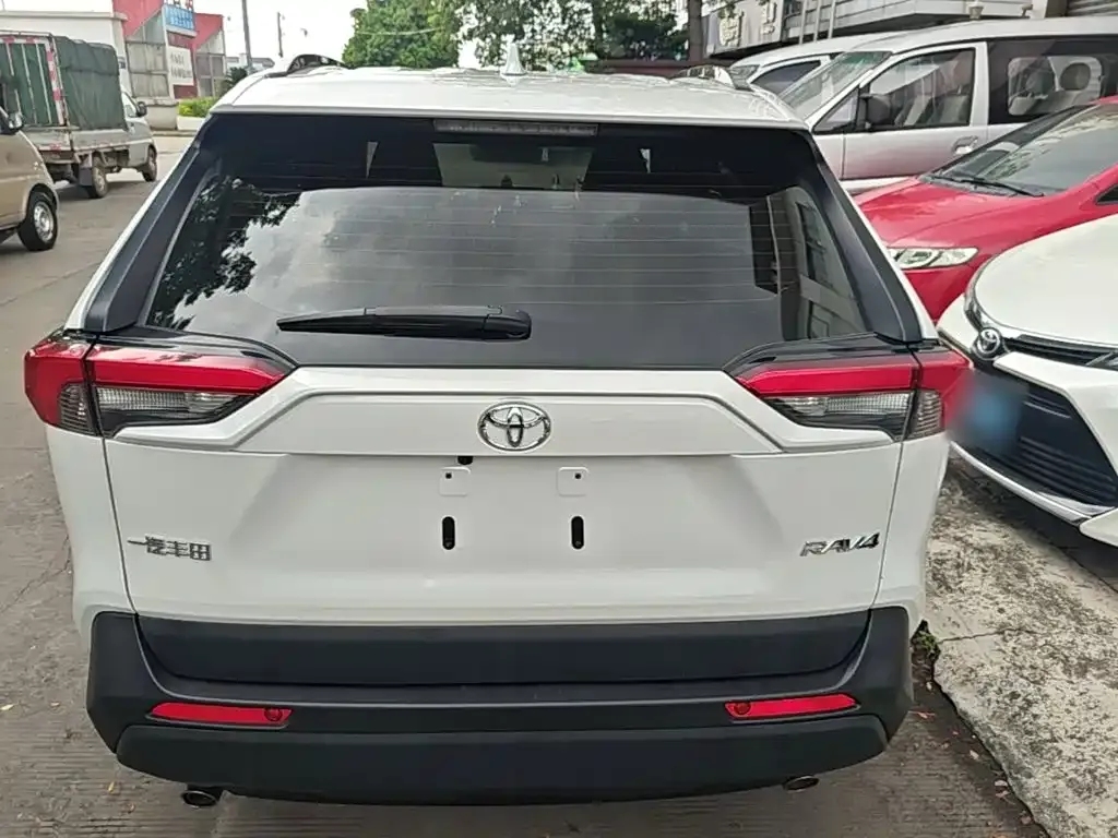 Toyota RAV4 2023 из CN, фото 7