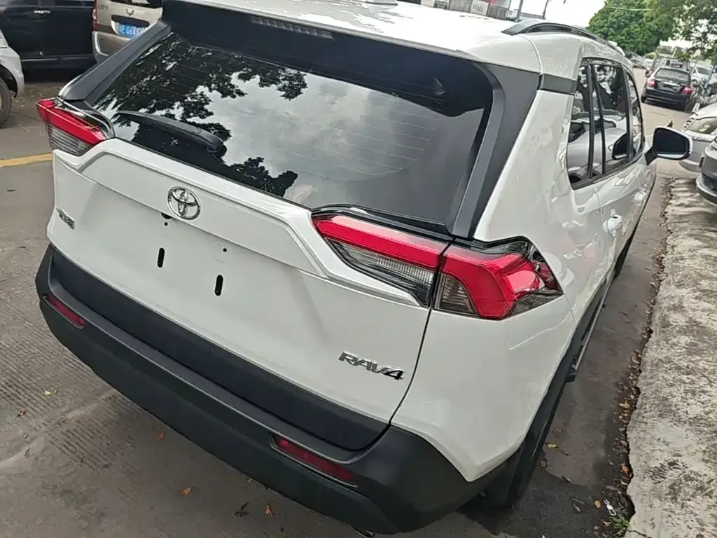 Toyota RAV4 2023 из CN, фото 8