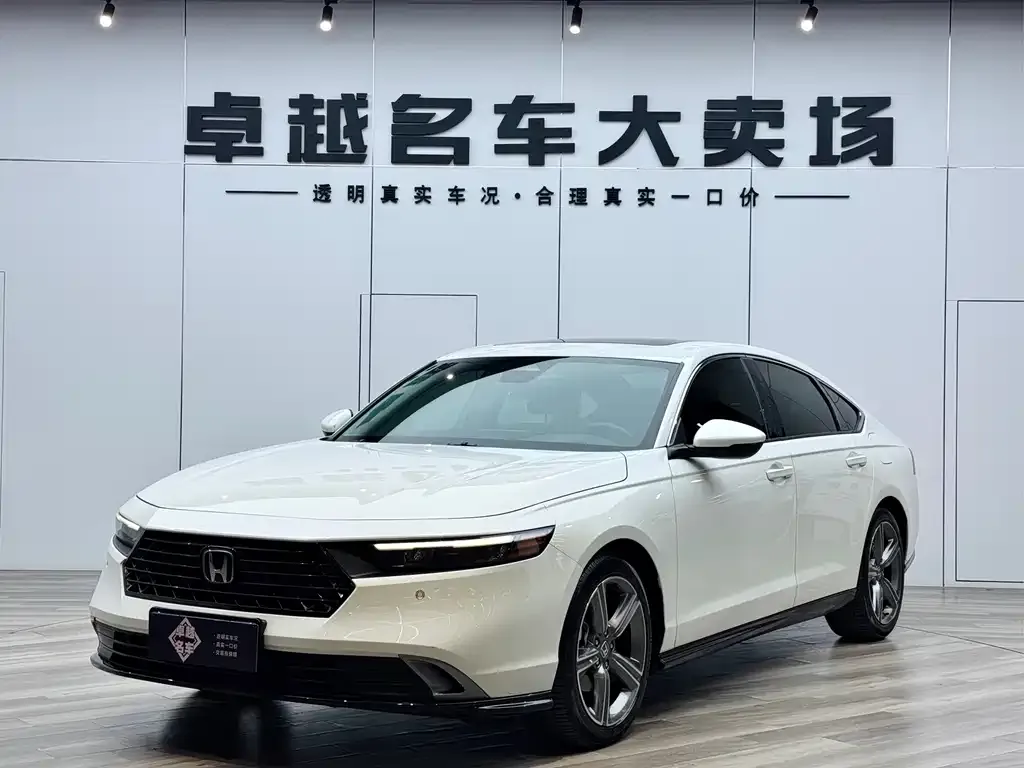 Honda Accord — фото 1