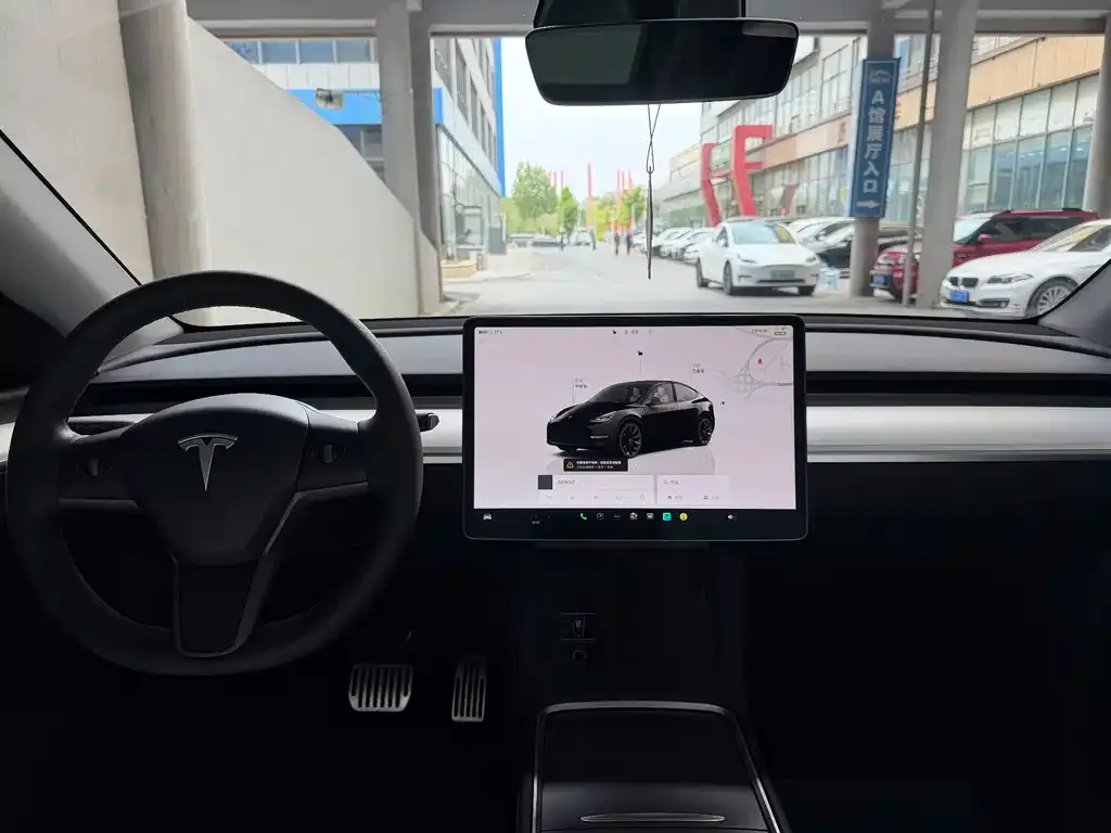 Tesla Model Y — фото 3