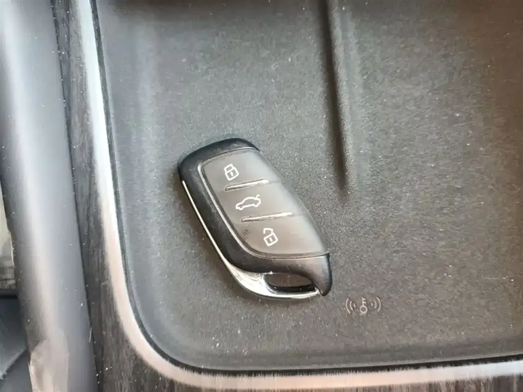 Roewe D7 2025 из CN, фото 9