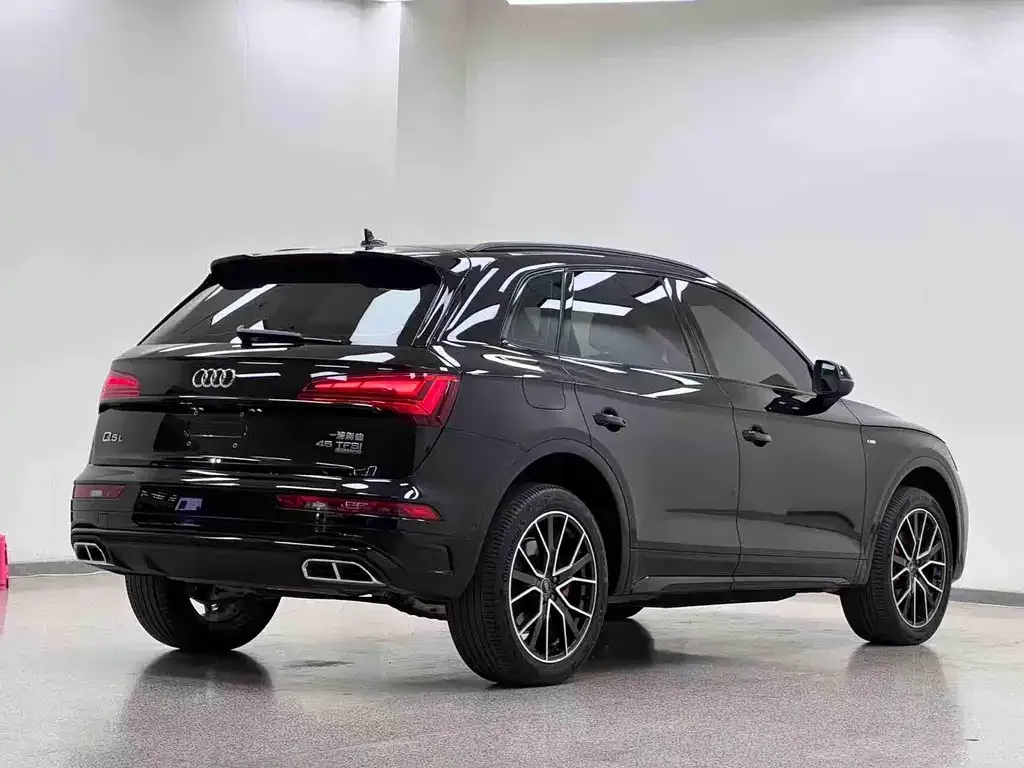 Audi Q5L — фото 3