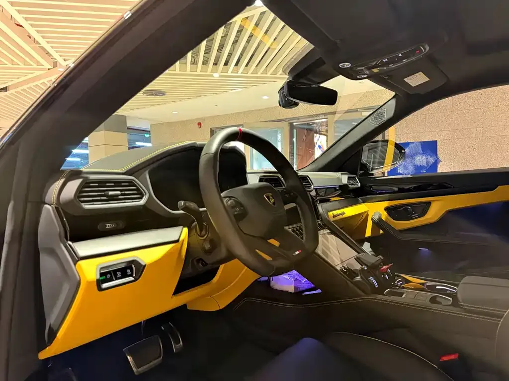 Lamborghini Urus — фото 3