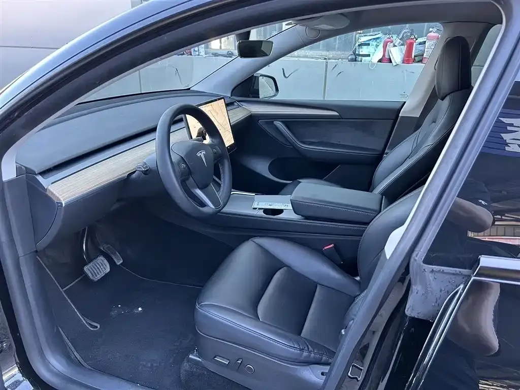 Tesla Model Y — фото 5