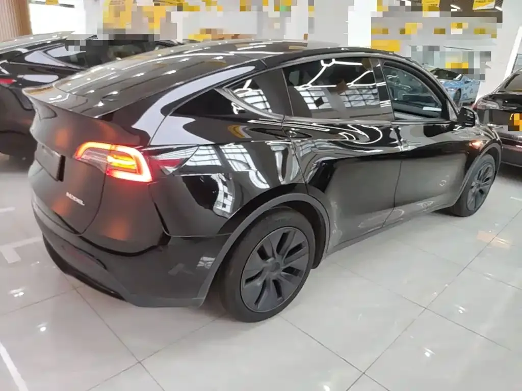 Tesla Model Y — фото 4