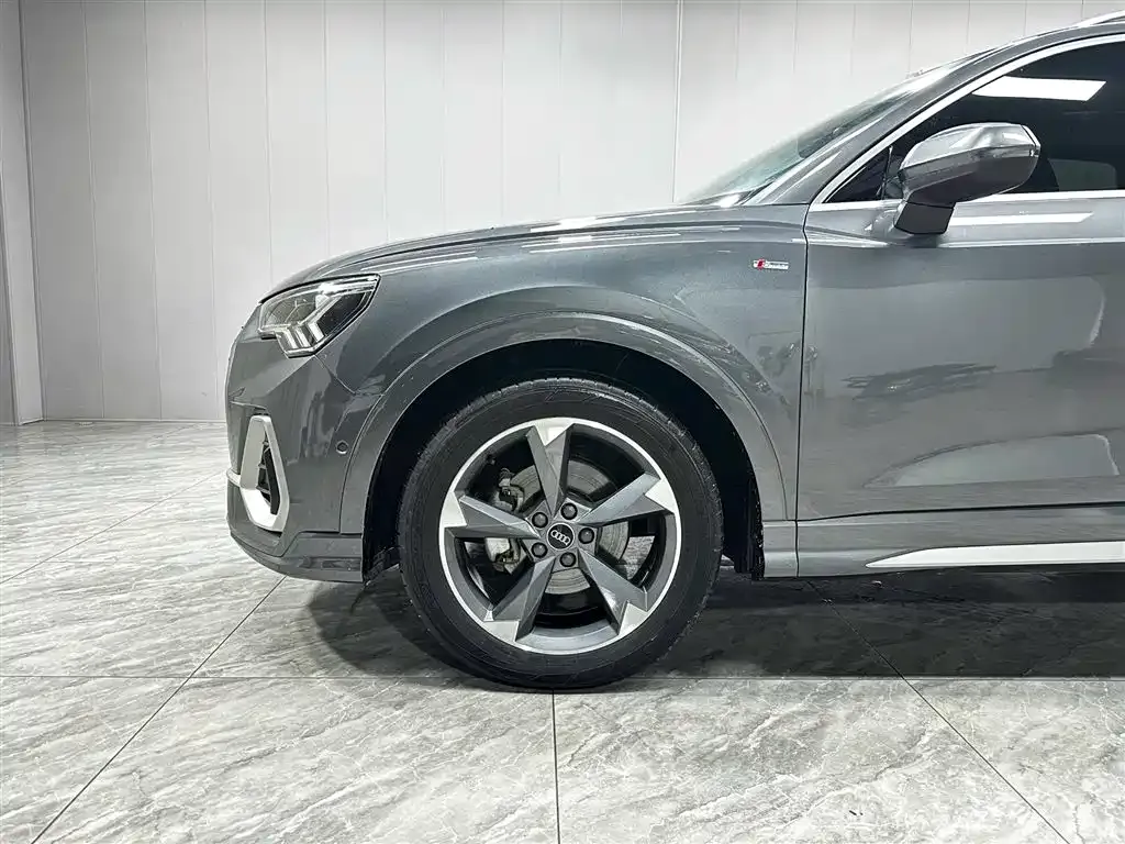 Audi Q3 — фото 3