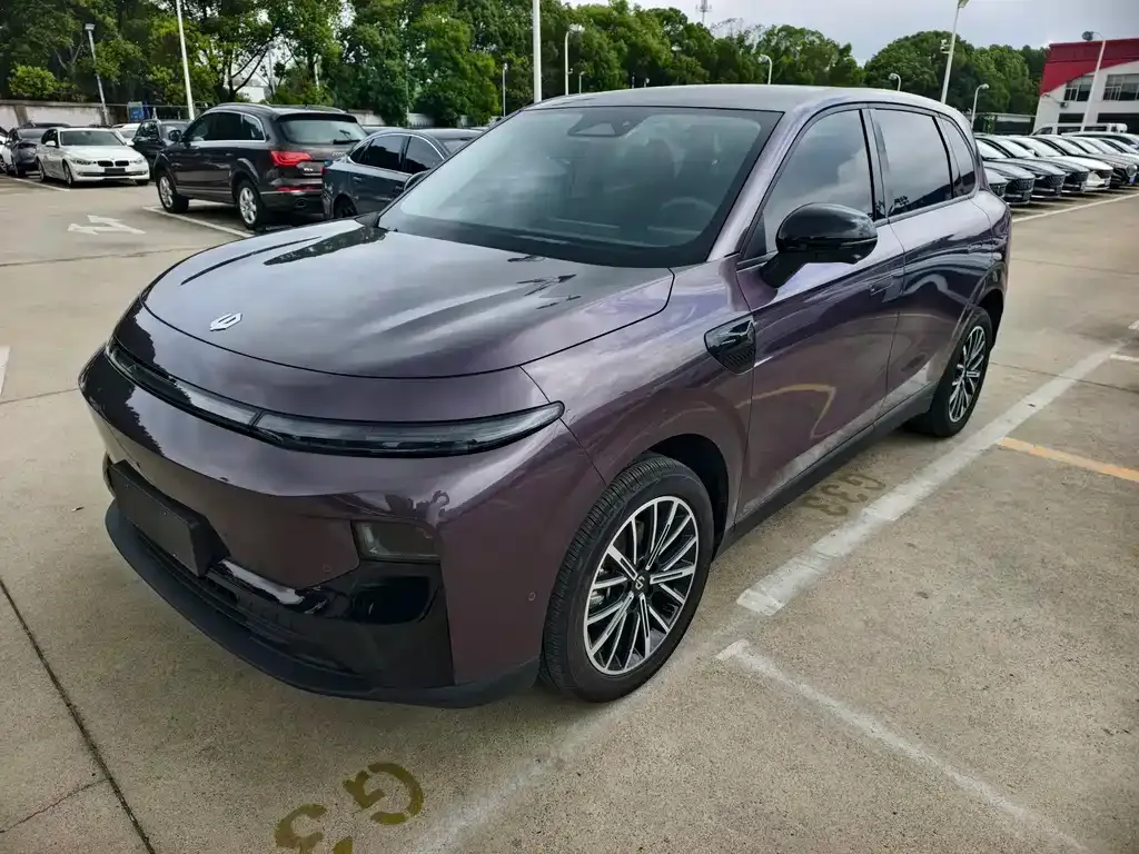 Leapmotor B10