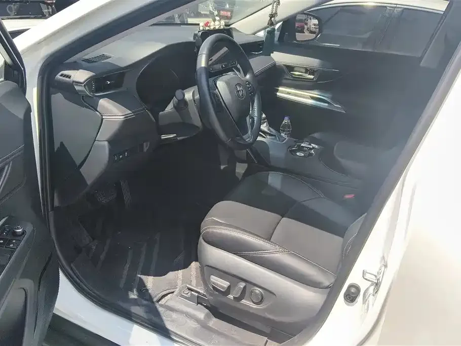 Toyota Harrier 2024 из CN, фото 10