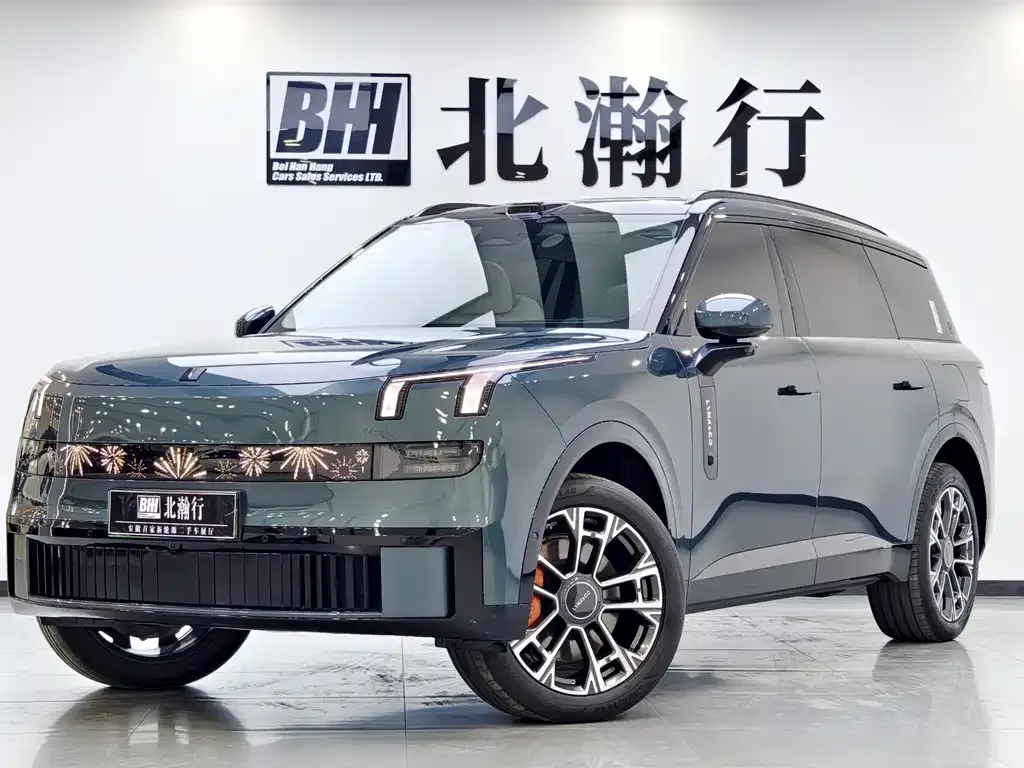 Lynk & Co 900