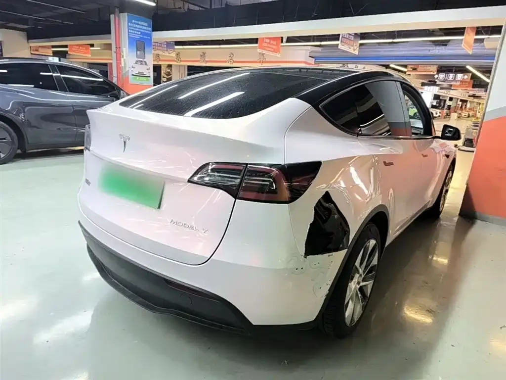 Tesla Model Y 2023 из CN, фото 9