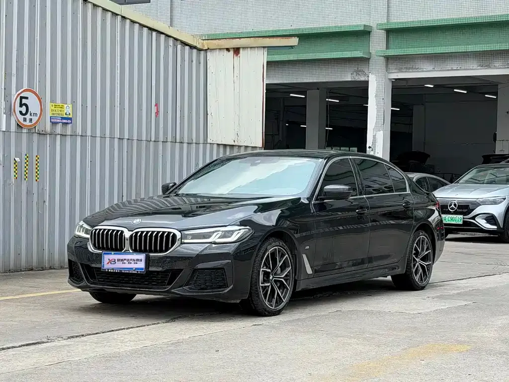 BMW 5 Series — фото 1