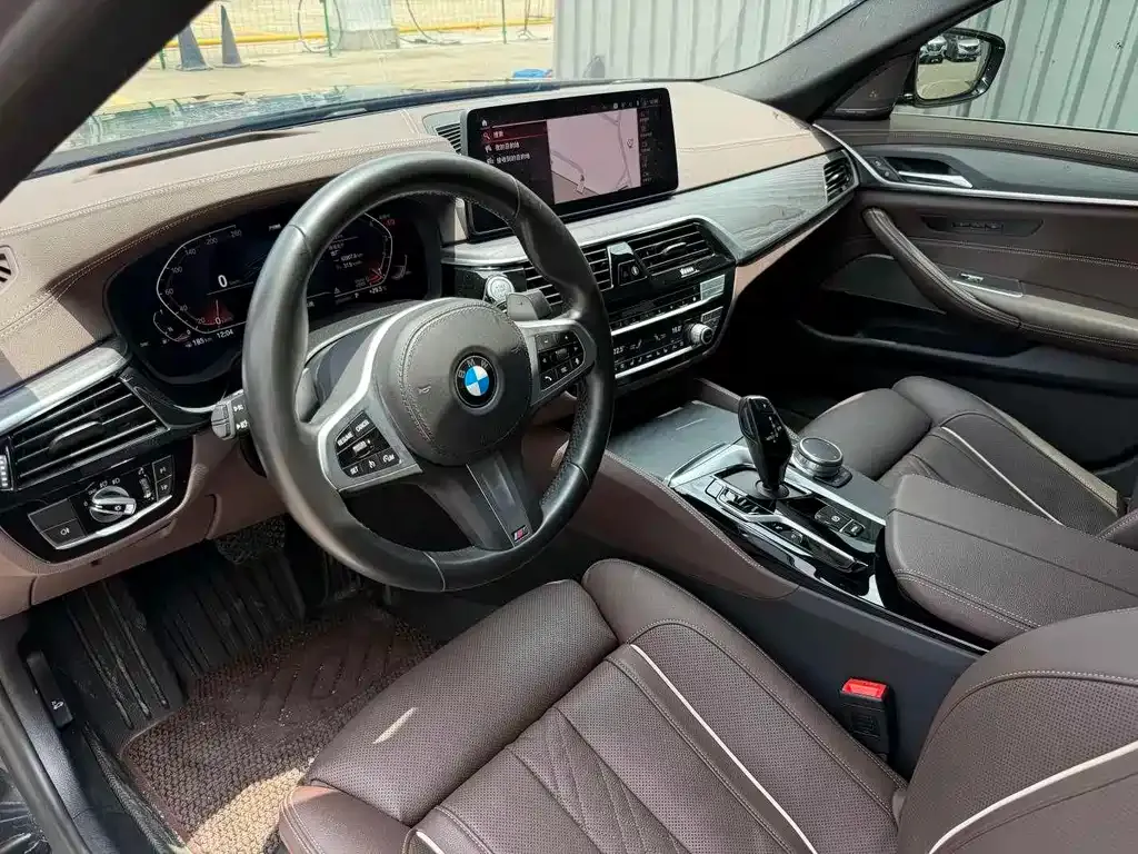 BMW 5 Series — фото 10