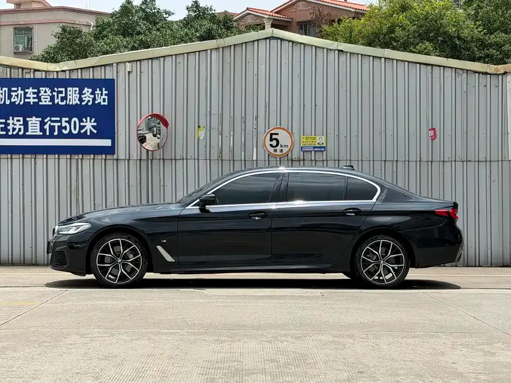BMW 5 Series — фото 6