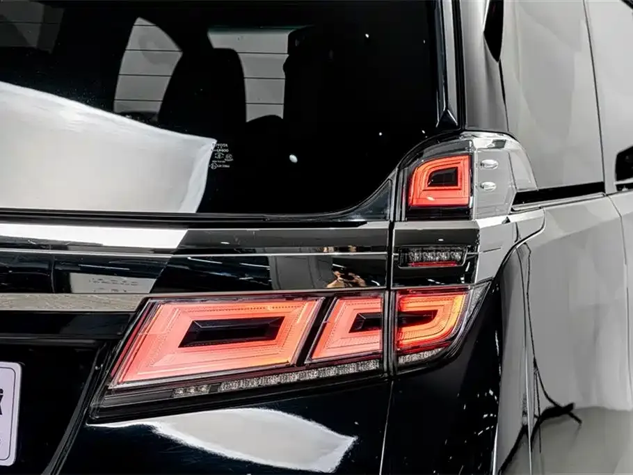 Toyota Vellfire — фото 9