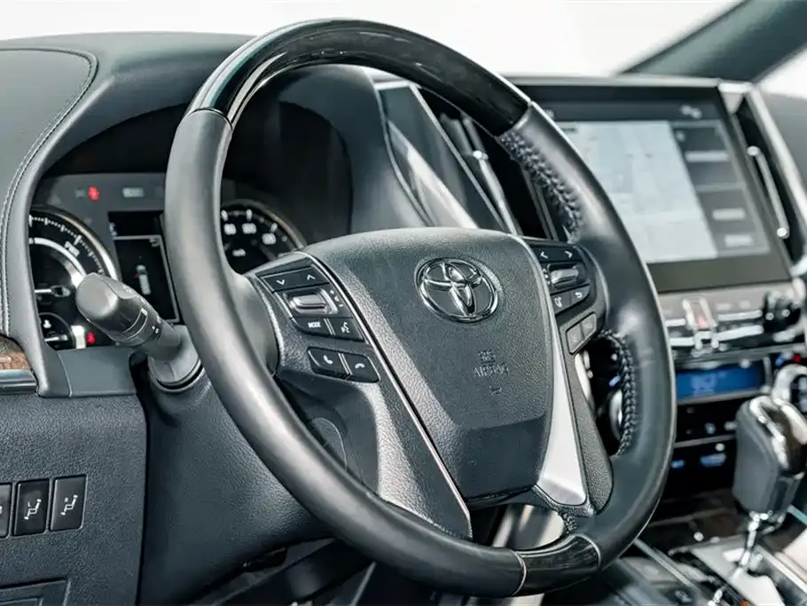 Toyota Vellfire — фото 2