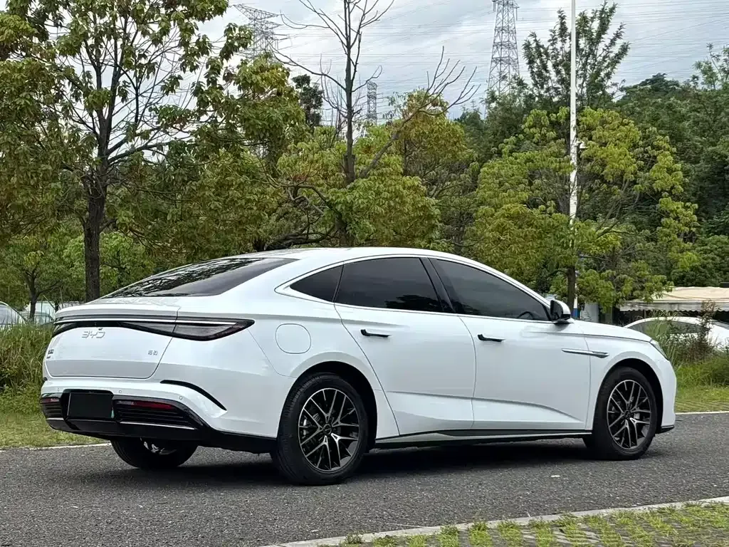 BYD Seal — фото 8